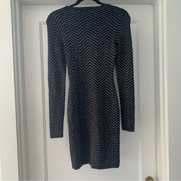 Express Dress Womens XS Extra Small Black Silver Chevron Striped Long Sleeve - Picture 2 of 9